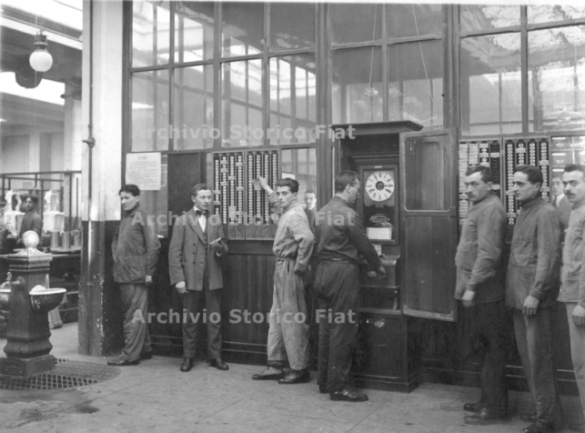 Stabilimento Fiat di Corso Dante ingresso dell'officina_ricambi, Torino 1916